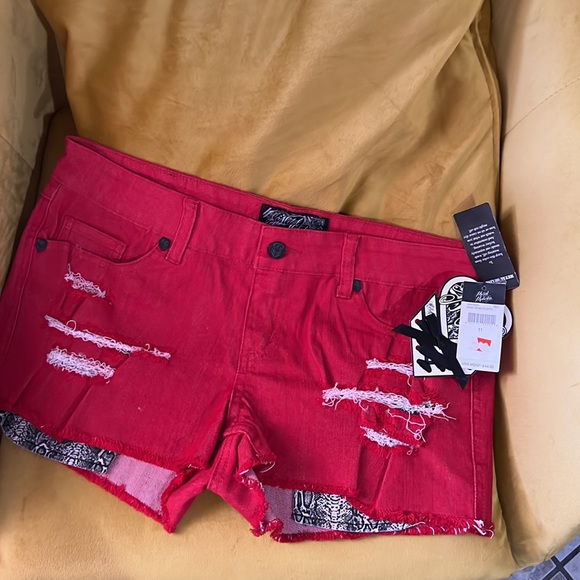 Shorts. Color rojos - Picture 2 of 5